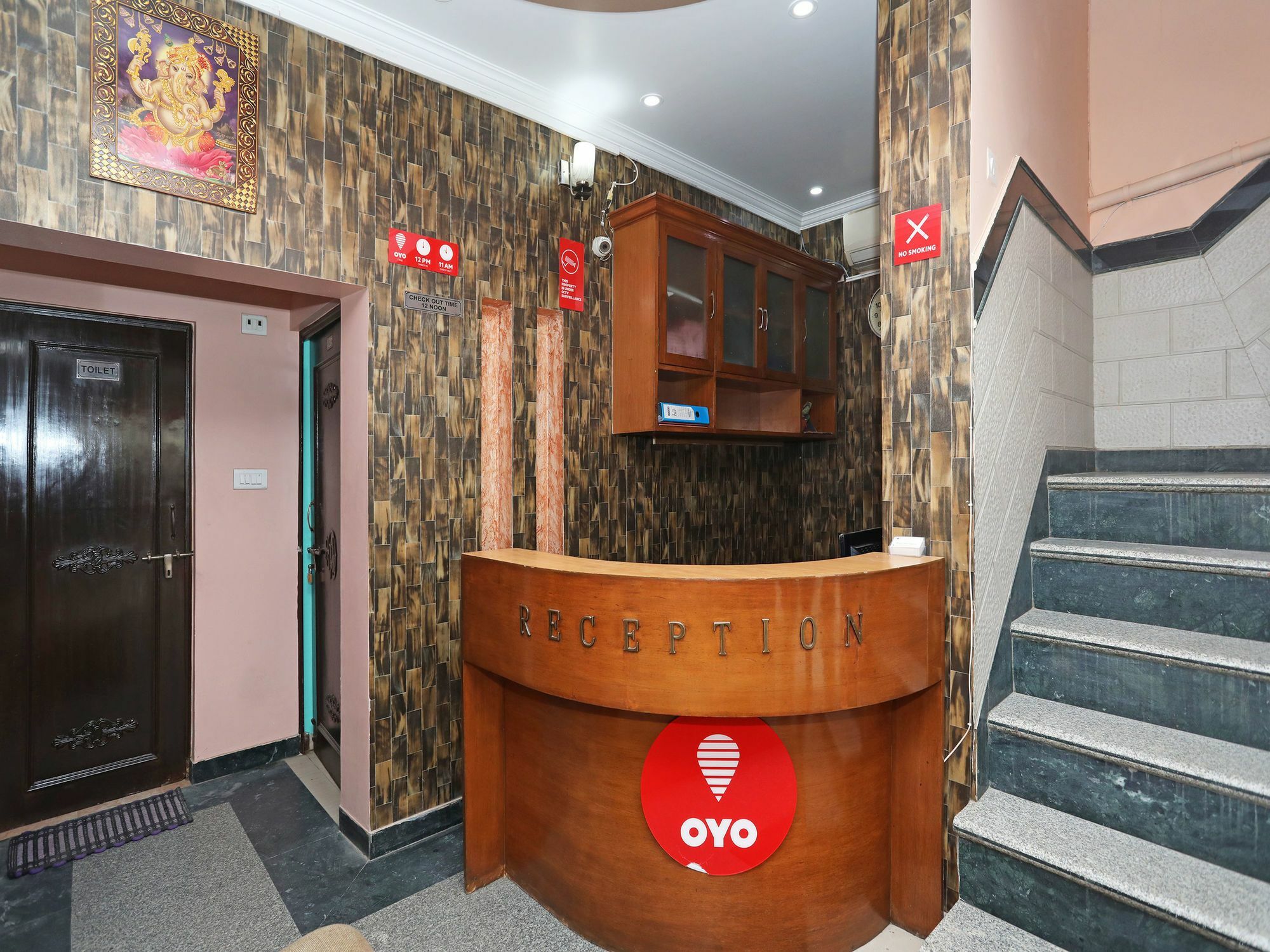 Oyo 11312 Aero Capital Hotel New Delhi Bagian luar foto
